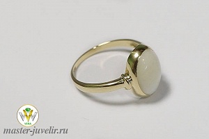 Золотое кольцо с опалом