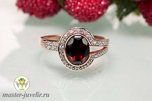 Женское золотое кольцо с бриллиантами и рубином 