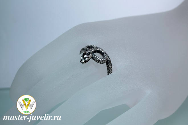 Купить серебряное кольцо змея в ювелирной мастерской