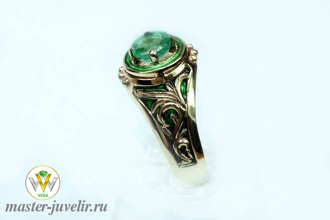 Золотое кольцо с изумрудом и зеленой эмалью