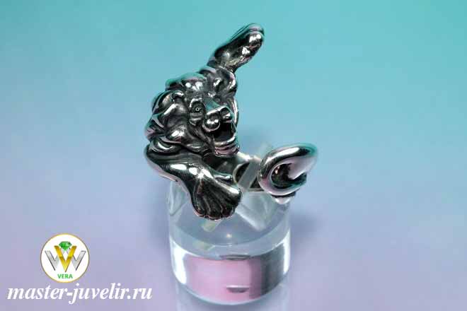 Фотография серебряное кольцо печатка лев в черненном серебре