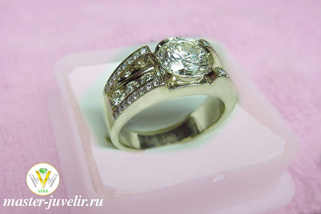 Купить кольцо из белого золота 585 пробы с цирконами в ювелирной мастерской