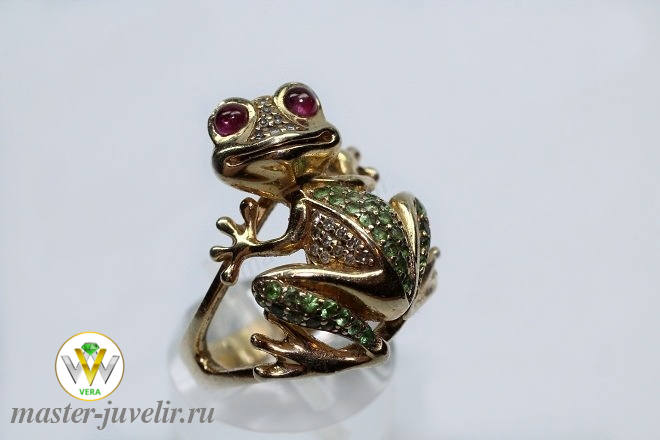 Купить золотое кольцо лягушка с гранатами хризолитами и цирконами в ювелирной мастерской
