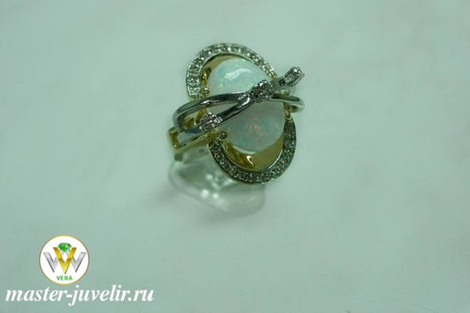 Купить необычное женское кольцо из комбинированного золота с бриллиантами и опалом в ювелирной мастерской