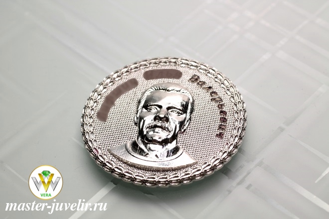 Купить серебряная именная медаль с барельефом лица и гербом москвы  в ювелирной мастерской
