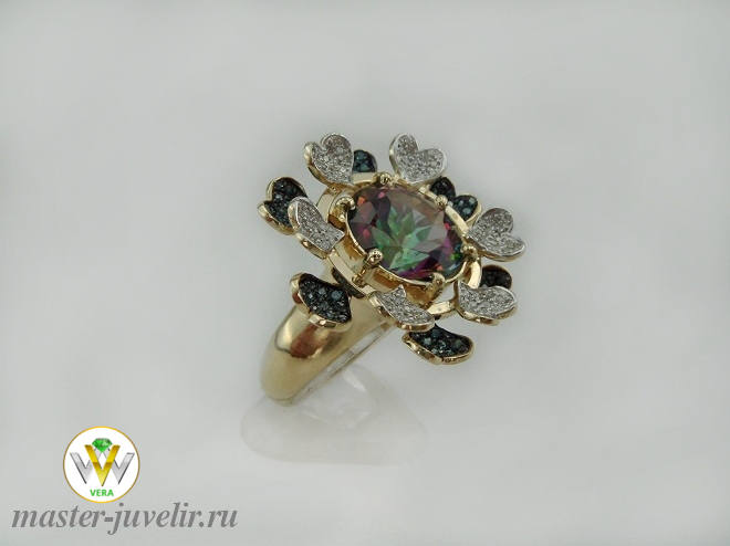 Эксклюзивное золотое кольцо с топазом мистик белыми и черными бриллиантами
