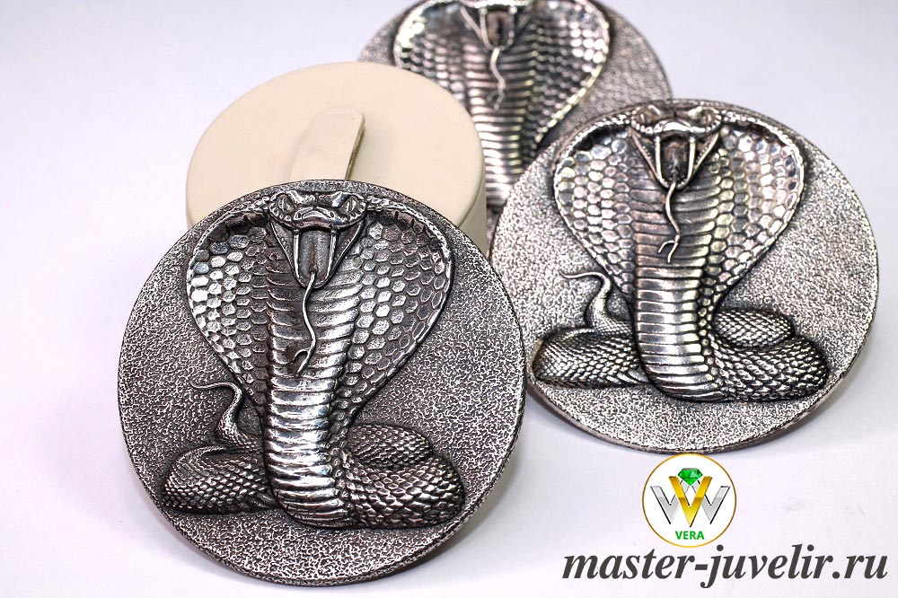 Купить медаль сувенир кобра из серебра в ювелирной мастерской