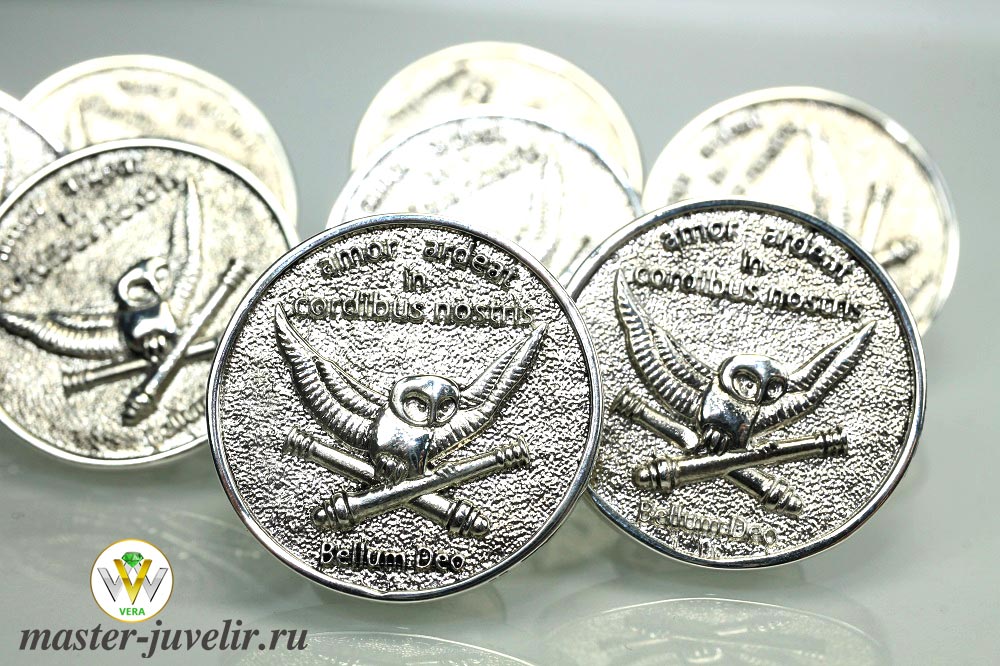 Купить серебряные значки с эмблемой артиллерии в ювелирной мастерской
