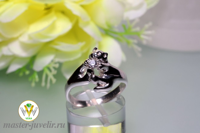 Купить кольцо из серебра котенок держащий в лапках камушек в ювелирной мастерской