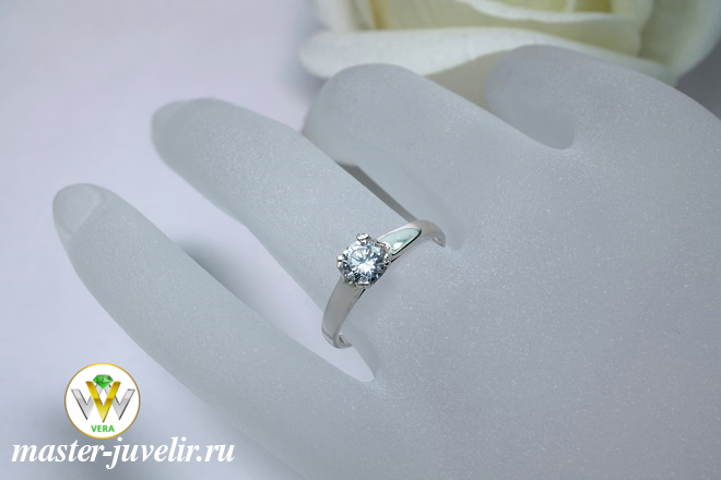 Купить кольцо помолвочное серебряное с круглым фианитом в ювелирной мастерской