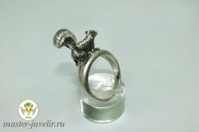 Серебряное объемное кольцо Скунс