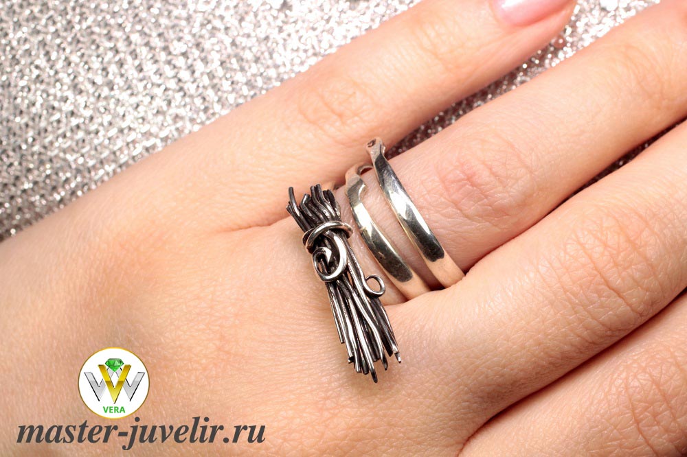 Купить серебряное кольцо метла  в ювелирной мастерской