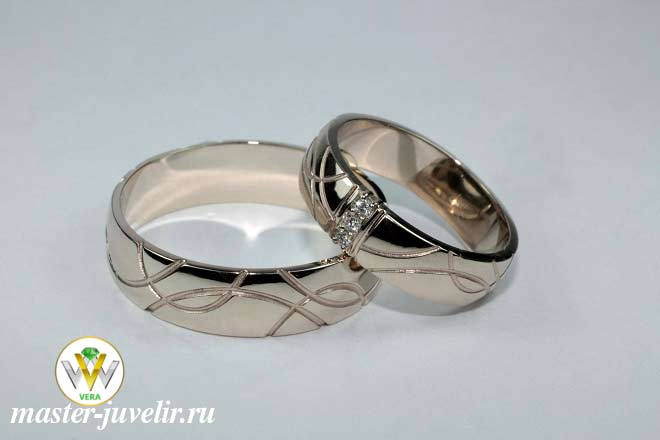 Купить обручальные кольца с узорами и бриллиантами из белого золота в ювелирной мастерской