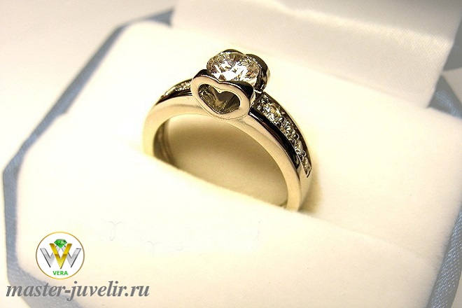 Купить кольцо из белого золота в виде сердца с бриллиантами в ювелирной мастерской