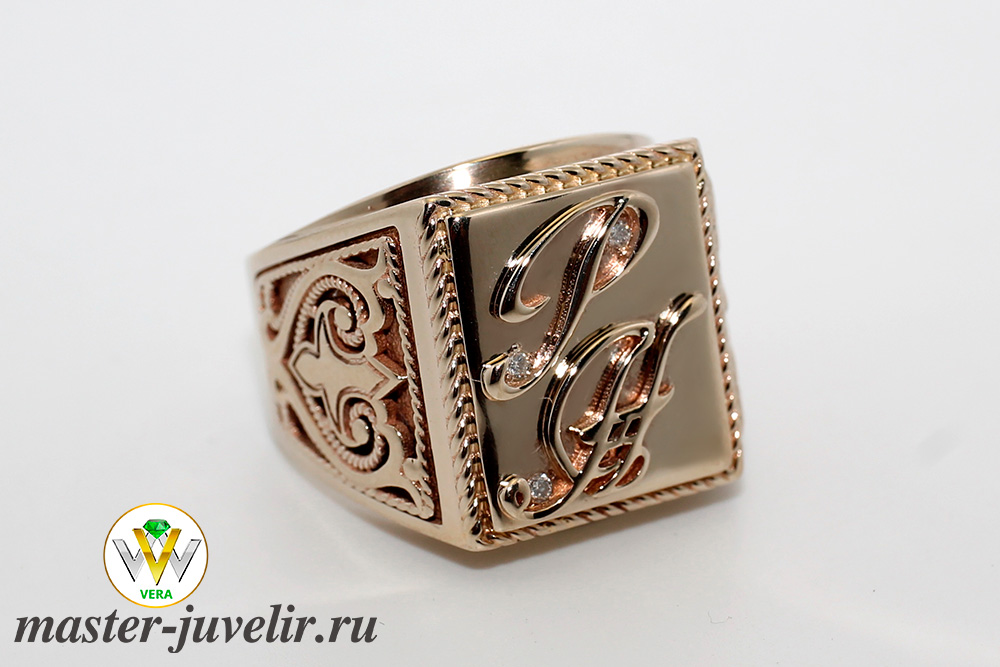 Золотая печатка перстень с инициалами и бриллиантами