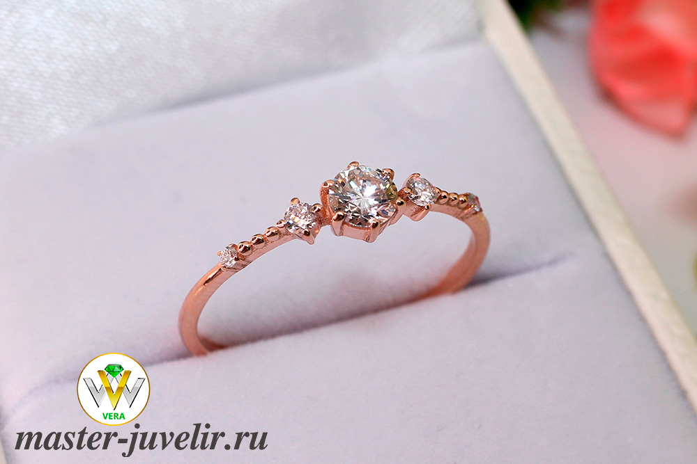 Помолвочное нежное кольцо с бриллиантами 