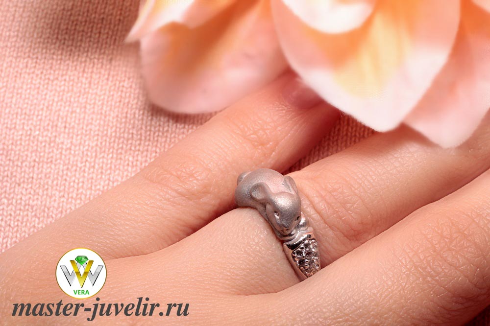 Серебряное кольцо Зайчик с белыми фианитами