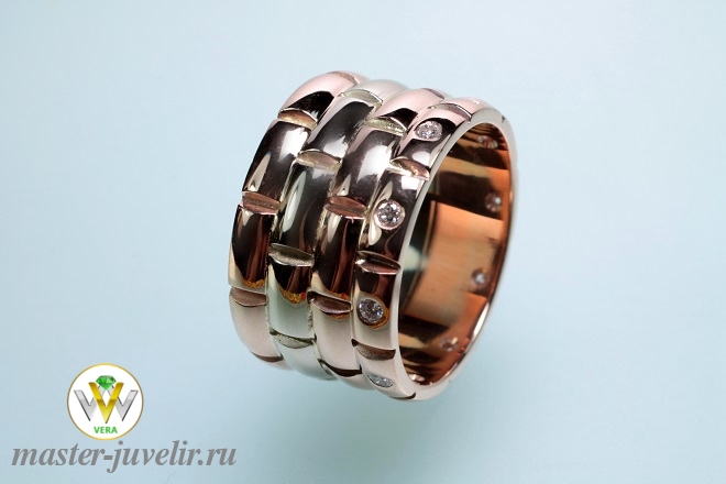 Кольцо широкое из комбинированного золота с бриллиантами