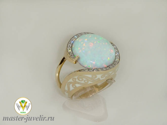 Женское золотое кольцо с бриллиантами  опалом  и белой эмалью