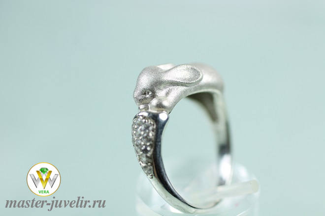 Купить серебряное кольцо зайчик с белыми фианитами в ювелирной мастерской