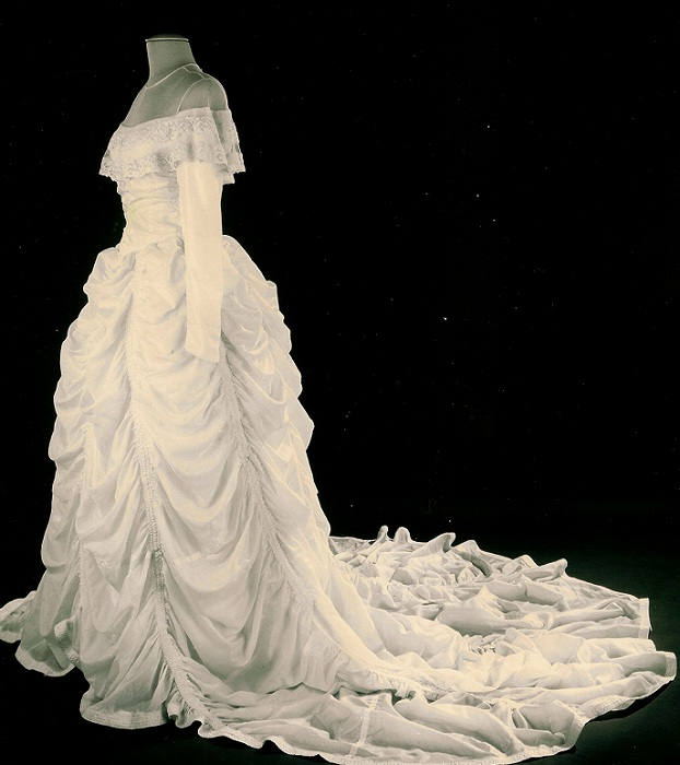 Hensinger-wedding-dress1.jpg