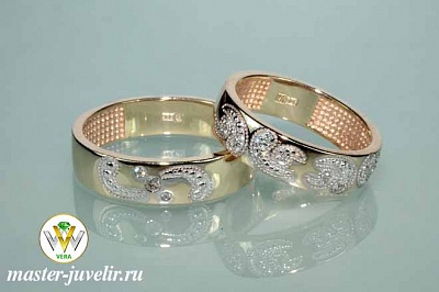 Парные обручальные кольца с рисунком из бриллиантов 