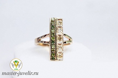 Золотое кольцо с квадратными бриллиантами и изумрудами
