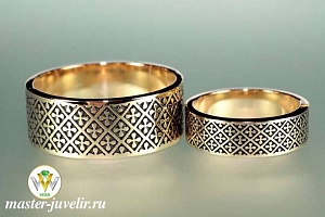 Обручальные кольца золотые широкие с узором и черным родием