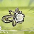 Кольцо женское серебряное Лилия с большим круглым фианитом и белыми камнями на лепестках