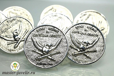 Серебряные значки с эмблемой Артиллерии