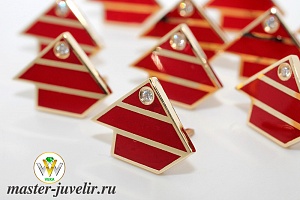 Золотые значки с бриллиантами и красной эмалью