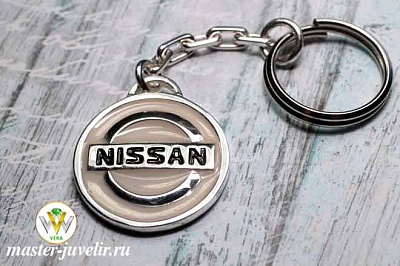 Серебряный брелок Ниссан (Nissan) с эмалью вес 9,71 гр