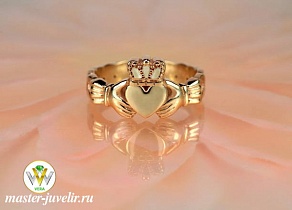 Кольцо кладдахское из золота символизирующее любовь  