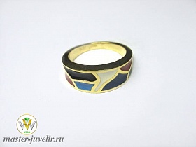 Широкое золотое кольцо с эмалью разных цветов