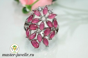 Серебряное кольцо с розовыми камнями