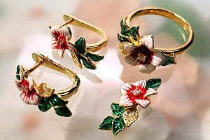 Нежный серебряный комплект с позолотой Цветы (кулон, серьги, кольцо)