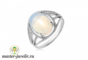 Серебряное нежное кольцо с лунным камнем