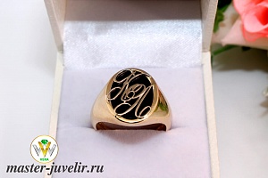 Золотой перстень кольцо с инициалами и агатом